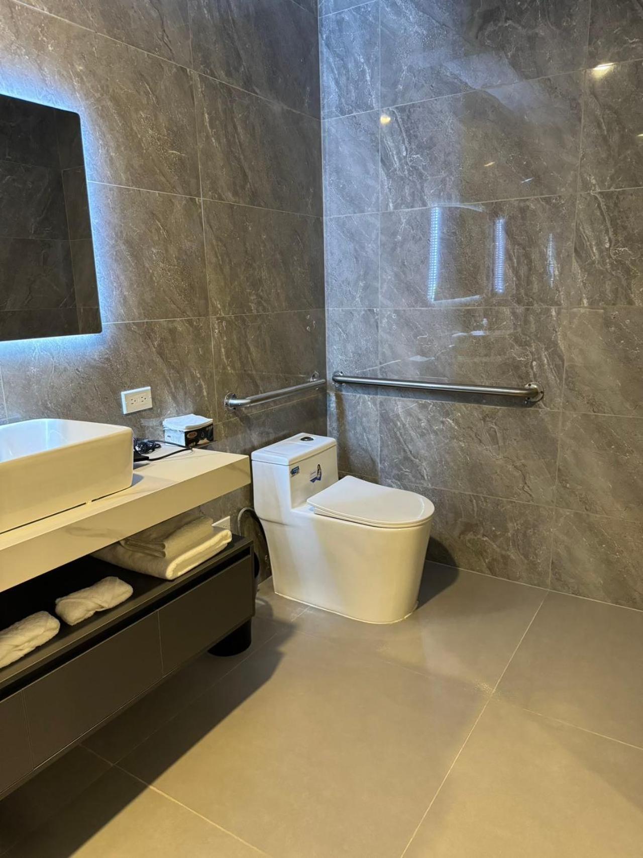 Water Bay Hotel Saipan غارابان المظهر الخارجي الصورة